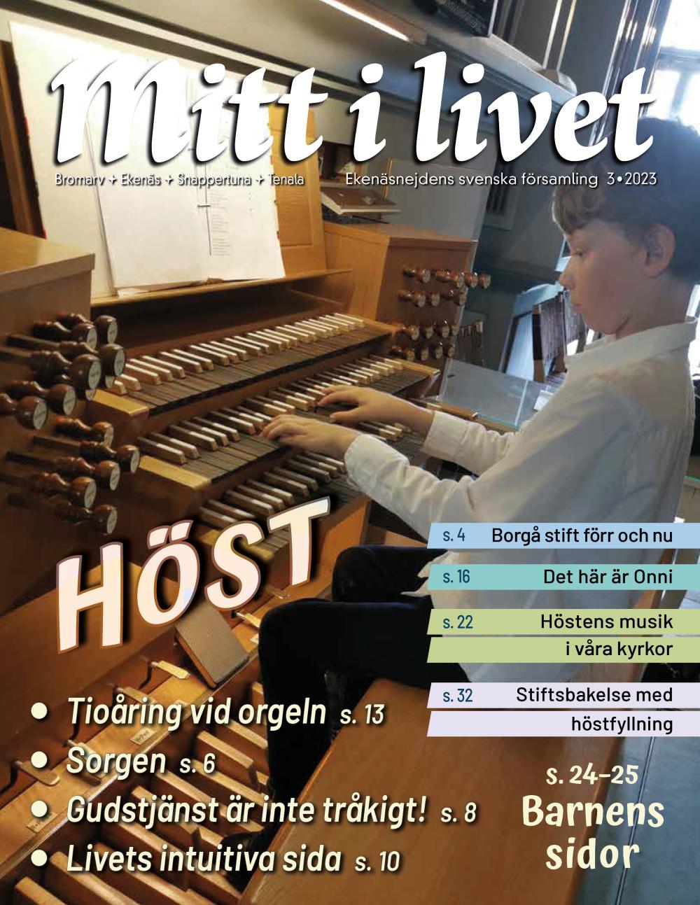 Bild av pärmen till församlingstidningen MIL, med en ung pojke som spelar orgel i Ekenäs kyrka.