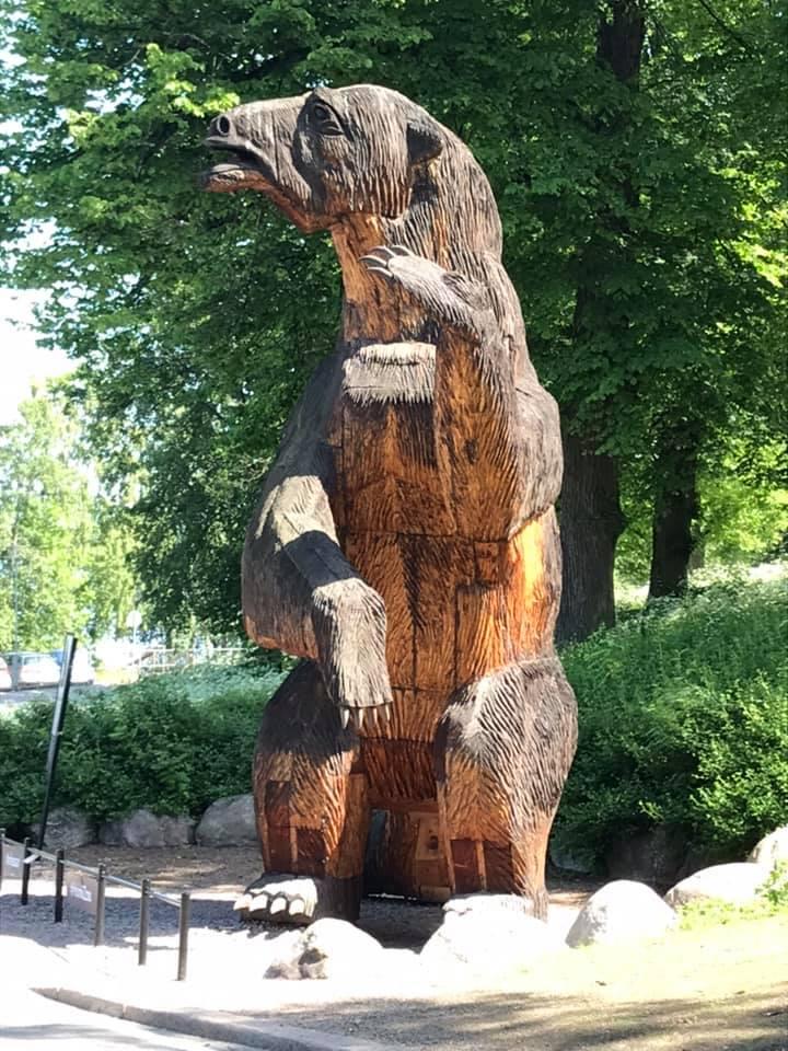 Björnstatyn vid Högholmen i Helsingfors.