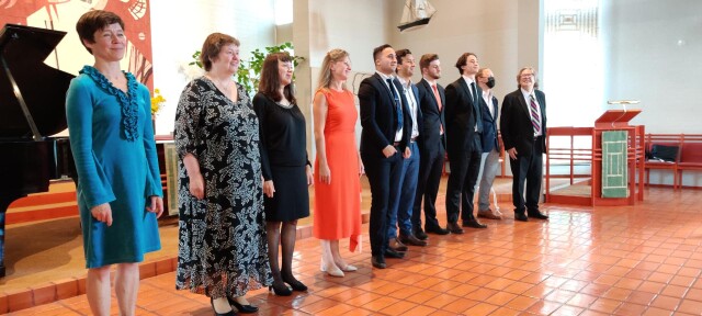 Bild tagen från familjen Gräsbecks sommarkonsert i Bromarvs kyrka.