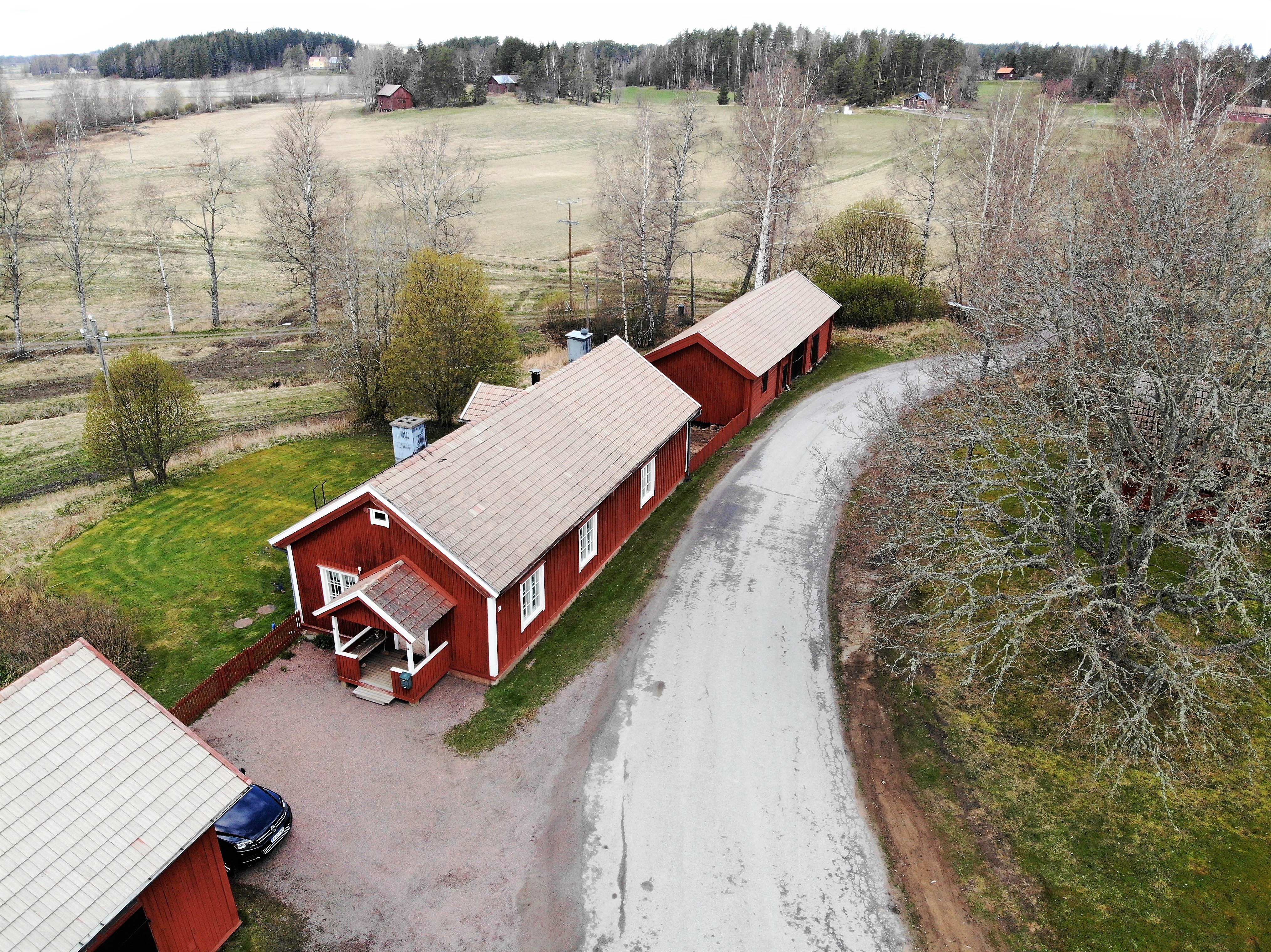 Flygbild av församlingshemmet i Snappertuna.